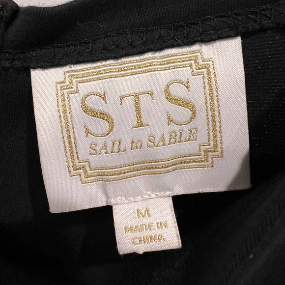 Sail to Sable Short Sleeve Minimalist Black Women's Dress With Gold Zipper Sz M - Picture 4 of 6